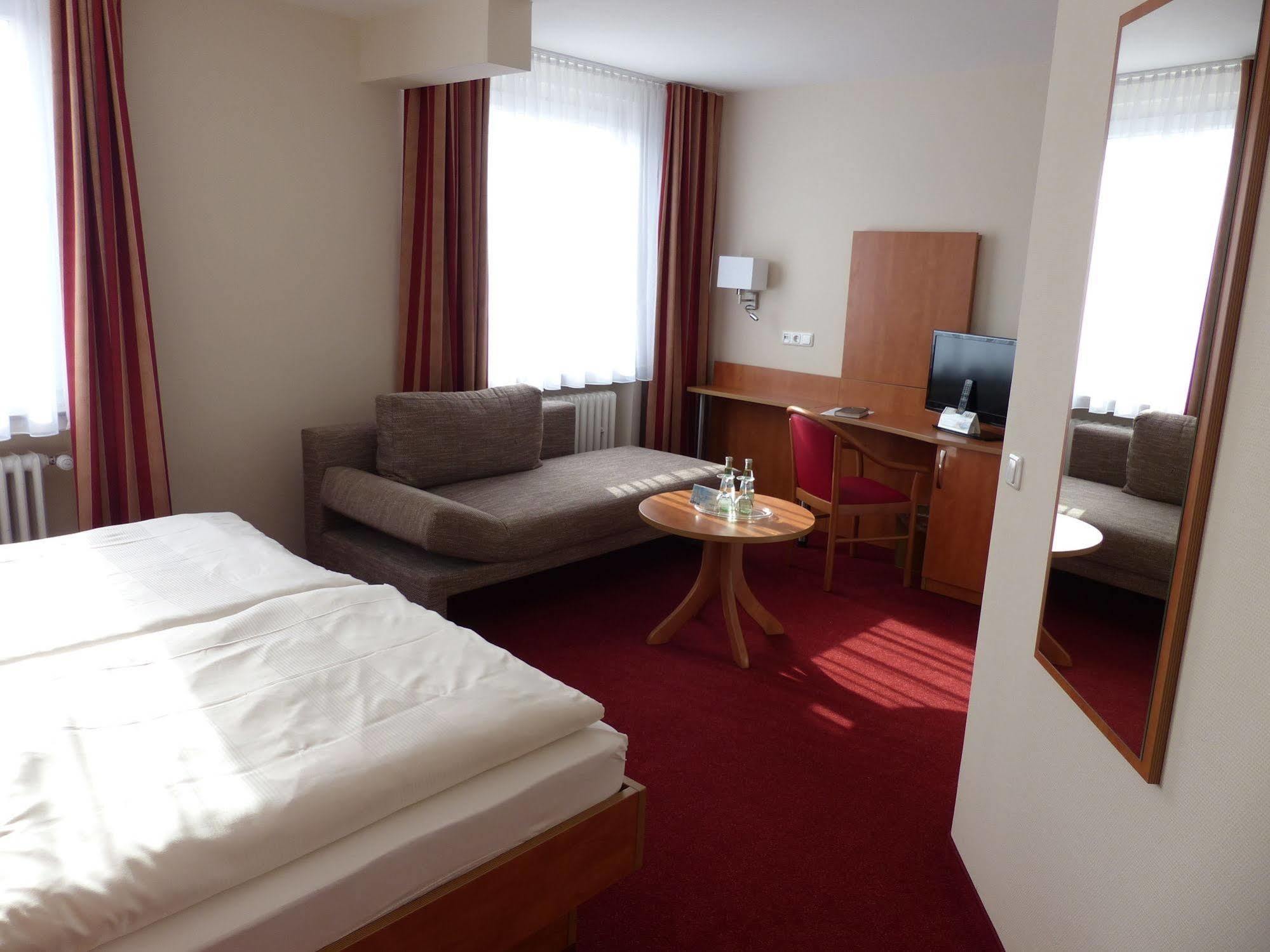 City Hotel By Celina Hagen  Kültér fotó